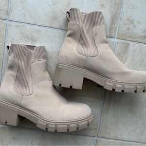 Women's Beige Ankle Boots. Athlefit Chelsea Booties Size 8.5